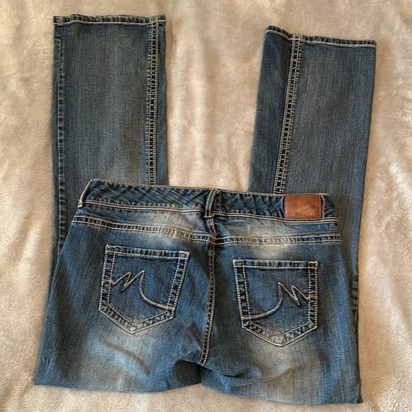 Maurices Blue Boot Cut Jeans with Vintage-Inspired Look - Picture 2 of 8